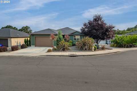 W Flangas Ave, Roseburg, OR 97471