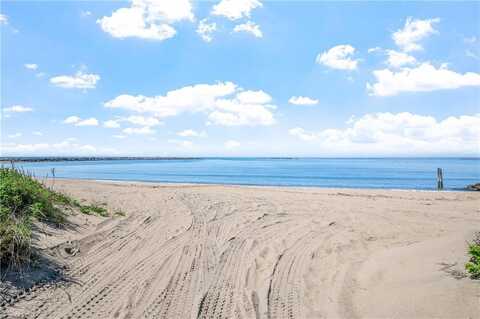 1 Offshore Road, Narragansett, RI 02882