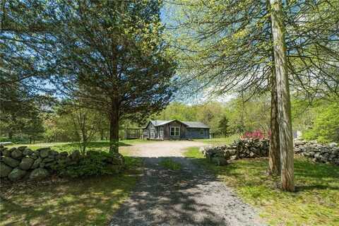 27 North Road, Hopkinton, RI 02833