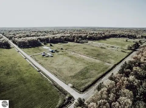 2560 W K-Bar-L Drive, Midland, MI 48640