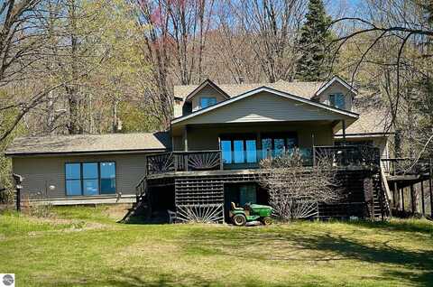 9690 Lake Street, Ellsworth, MI 49729