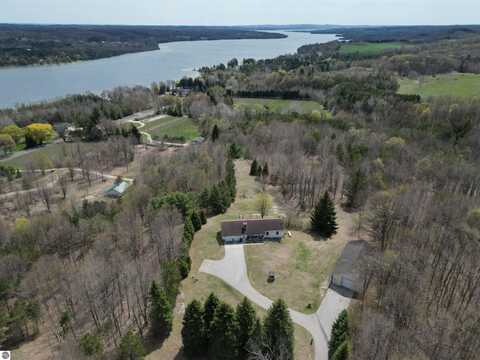 1501 S Ruby Lane, Lake Leelanau, MI 49653
