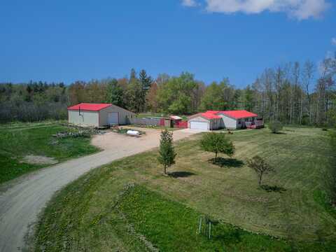 10753 S Hawkins Road, Reed City, MI 49677