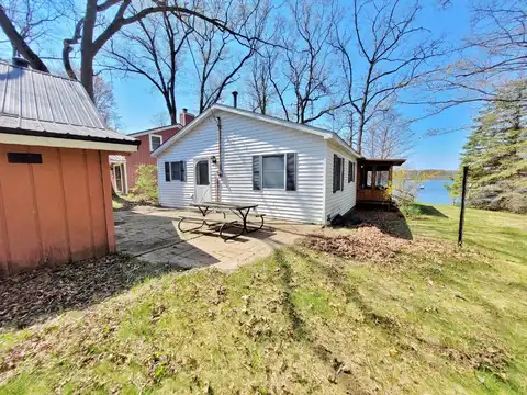 6581 N Evergreen Drive, White Cloud, MI 49349