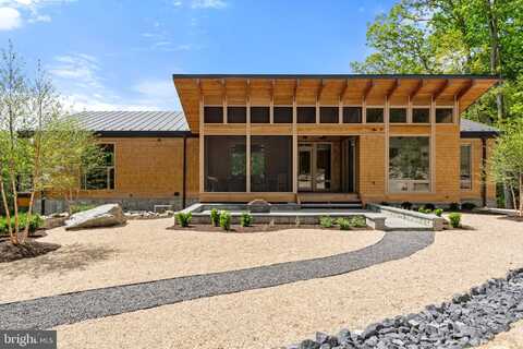 559 BESSIE BELL MOUNTAIN ROAD, CASTLETON, VA 22716