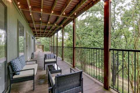 366 Notch Lane, Branson West, MO 65737