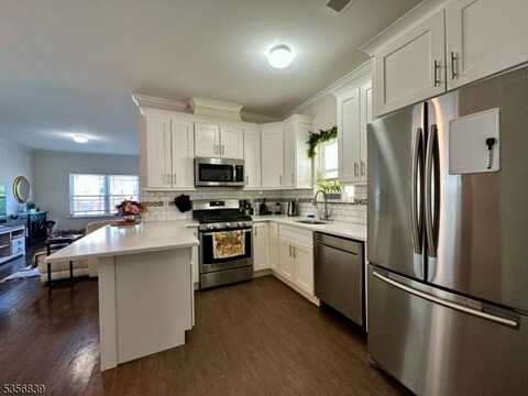 942 Flora St, Elizabeth, NJ 07201