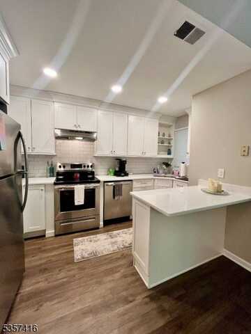 34 Augusta Dr, Clinton, NJ 08801