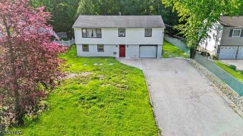8 Glencross Rd, West Milford, NJ 07480