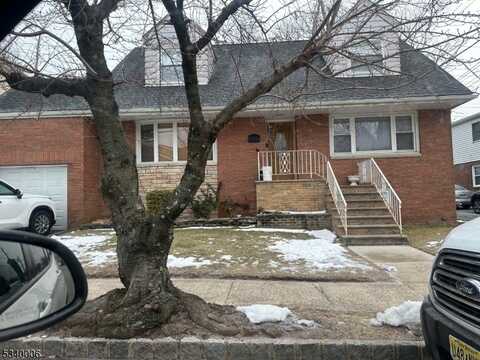 21 Hilton St, Belleville, NJ 07109