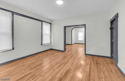 669 S 17Th St, Newark, NJ 07103