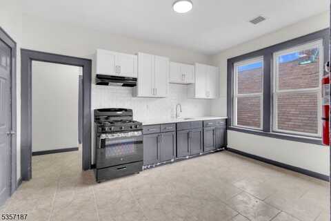 669 S 17Th St, Newark, NJ 07103