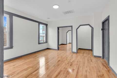 669 S 17Th St, Newark, NJ 07103