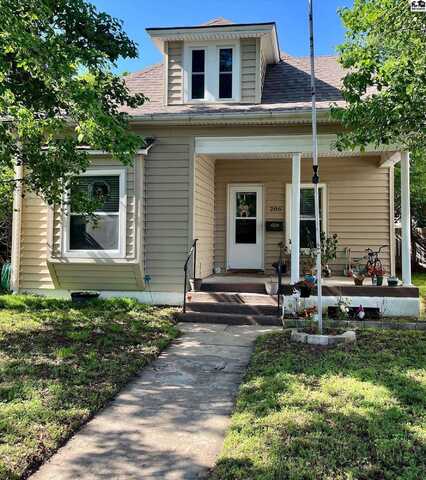 206 W 9th Ave, Hutchinson, KS 67501