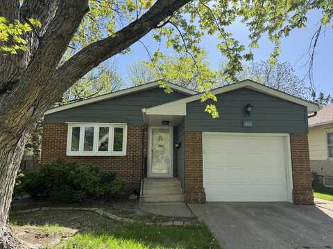 1218 Wisconsin Ave SW, Huron, SD 57350