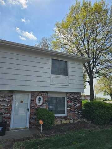 6941-6945 NW Chapel Woods Lane, Kansas City, MO 64152