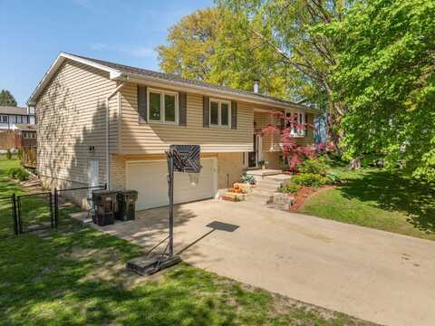 1481 Laurel Circle, Cedar Falls, IA 50613