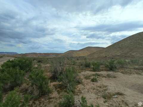 8135 S HWY 264 S, Jensen, UT 84035