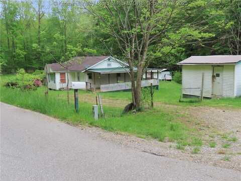 2411 Leatherwood Road, Clendenin, WV 25045