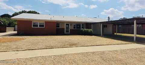 704 E Hayes Avenue, Morton, TX 79346