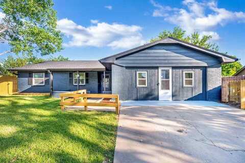 2909 NE Lakeview Circle, Lawton, OK 73505
