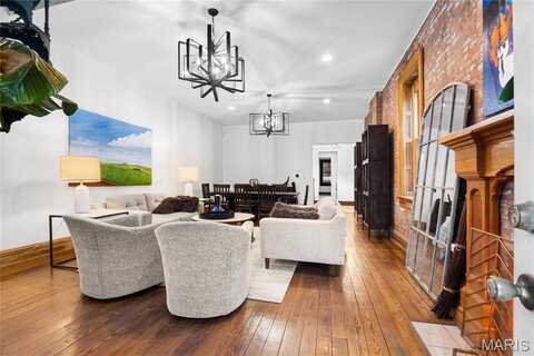 922 Russell Boulevard, Saint Louis, MO 63104