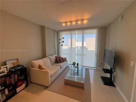 7875 NW 107th Ave, Doral, FL 33178