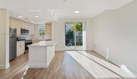 10170 SW 7th St, Pembroke Pines, FL 33025