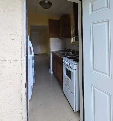 5745 Garfield St, Hollywood, FL 33021
