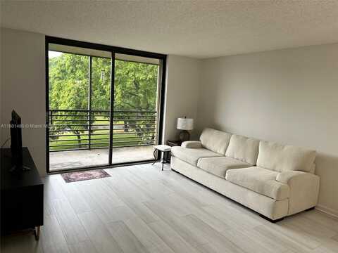 1000 Colony Point Cir, Pembroke Pines, FL 33026