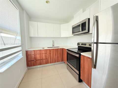 924 Marseille Dr, Miami Beach, FL 33141