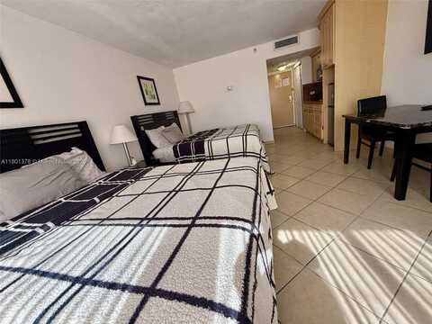 19201 Collins Ave, Sunny Isles Beach, FL 33160