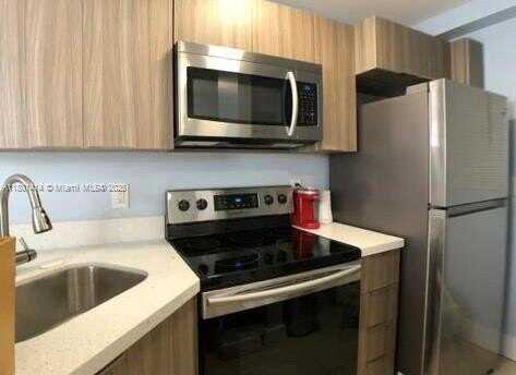 821 SW 2nd St, Miami, FL 33130