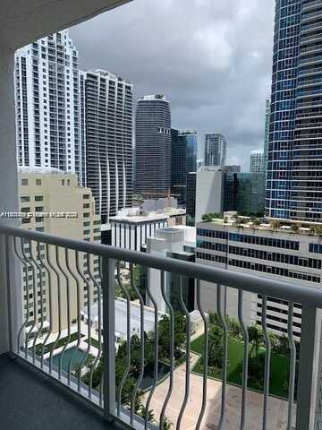 1200 Brickell Bay Dr, Miami, FL 33131