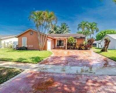 8640 NW 4th St, Pembroke Pines, FL 33024