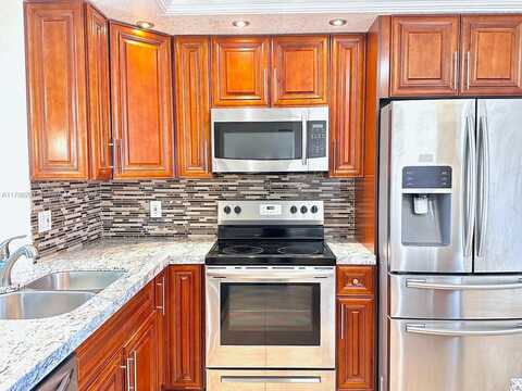 500 NE 12th Ave, Hallandale Beach, FL 33009