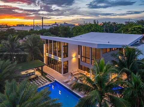 521 Holiday Dr, Hallandale Beach, FL 33009