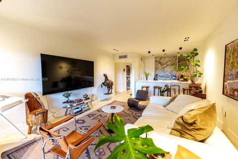 7487 SW 82nd St, Miami, FL 33143