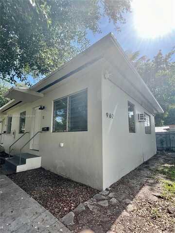 962 NW 6th St, Miami, FL 33136