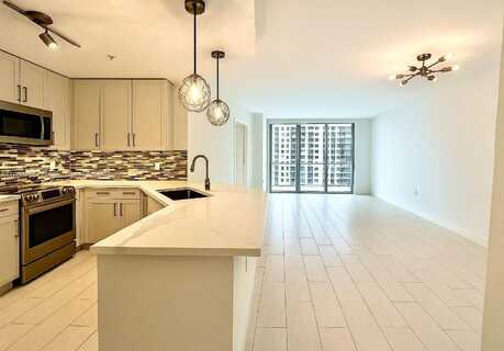 801 Brickell Key Blvd, Miami, FL 33131