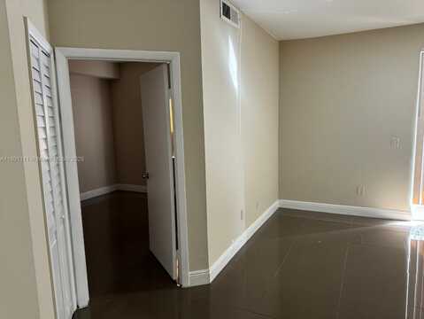 18324 NW 68th Ave, Hialeah, FL 33015