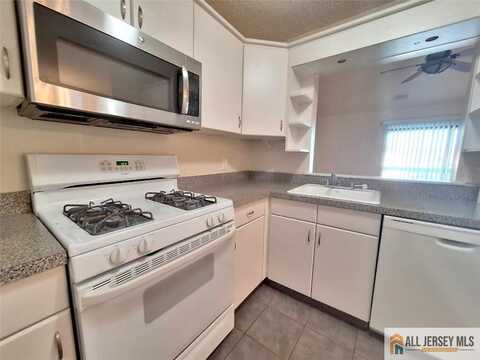 511 Sunshine Court, Sayreville, NJ 08859