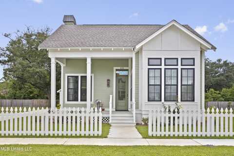 435 Bills Avenue, Ocean Springs, MS 39564