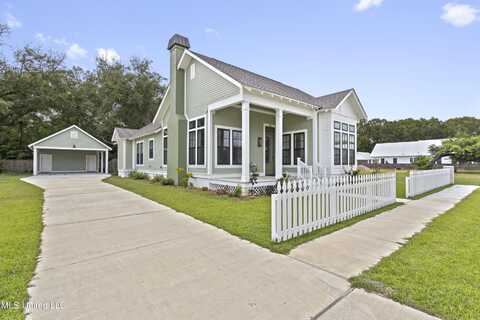 435 Bills Avenue, Ocean Springs, MS 39564