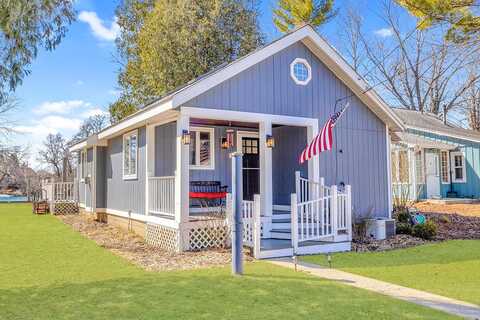 N East Shoreland Drive, Mequon, WI 53092
