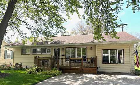 8 Oakland, Essexville, MI 48732