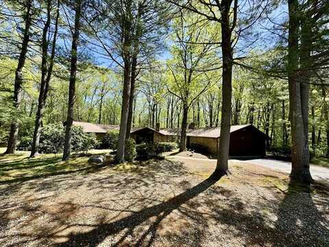 43 Crowningshield Drive, Paxton, MA 01612