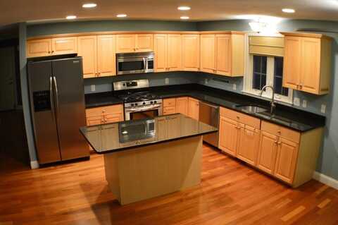 22 Dacy St, Boston, MA 02136