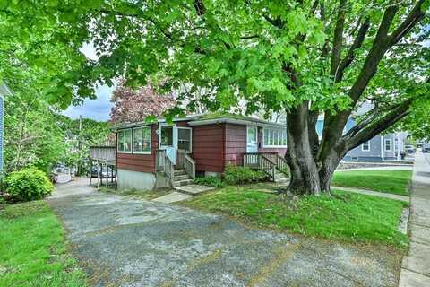 4 Elm St, Webster, MA 01570