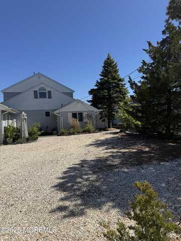 18 Dickman Drive, Lavallette, NJ 08735
